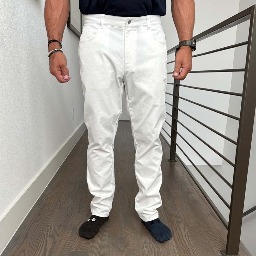 Peter Millar White Slim Jeans Classic Style